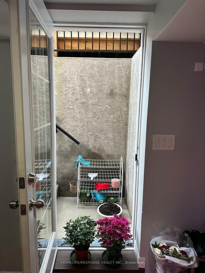 Property Photo:  5695 Jenvic Grove Basement  ON L5M 7B4 