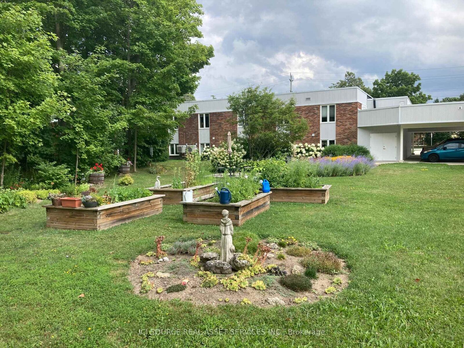 Property Photo: 850 Alpha Street 101 ON N4K 5W8