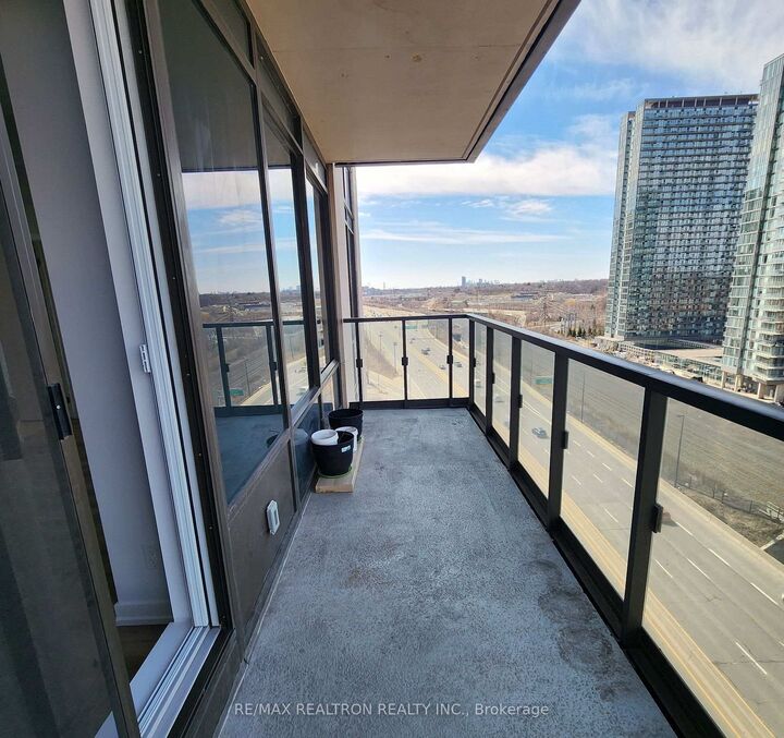 Property Photo: 1928 Lake Shore Boulevard W 1516 ON M6S 0B1