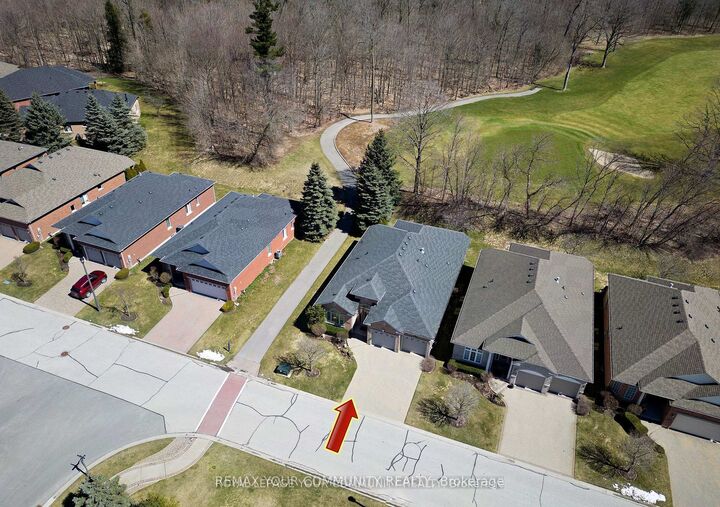 Property Photo:  158 Legendary Trail  ON L4A 1N6 