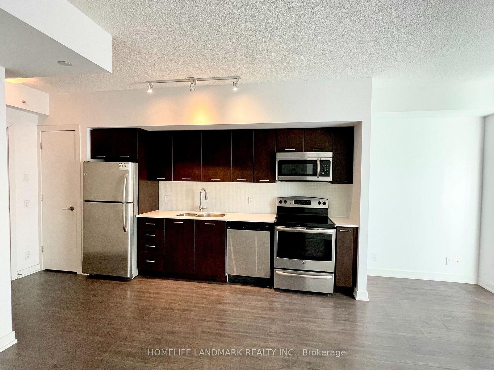 Property Photo:  2220 Lakeshore Boulevard W 3210  ON M8V 0C1 