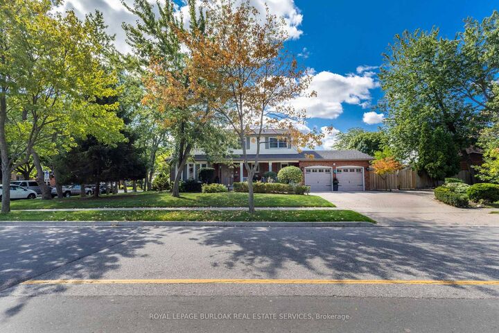 Property Photo: 1580 Woodeden Drive ON L5H 3S5