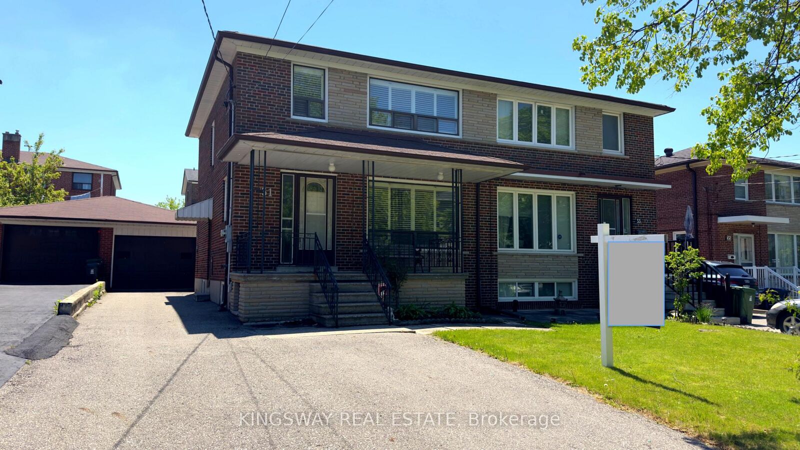 Property Photo: 31 Quinan Drive ON M6L 1E8
