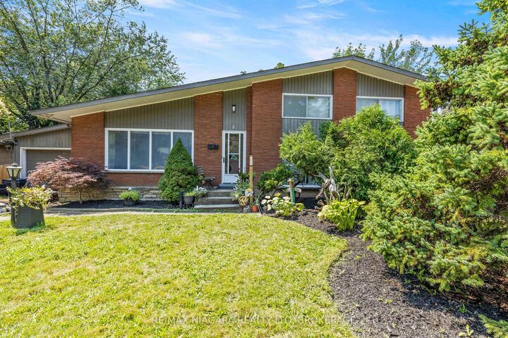 Property Photo: 8 Cullen Drive ON L2T 3H1