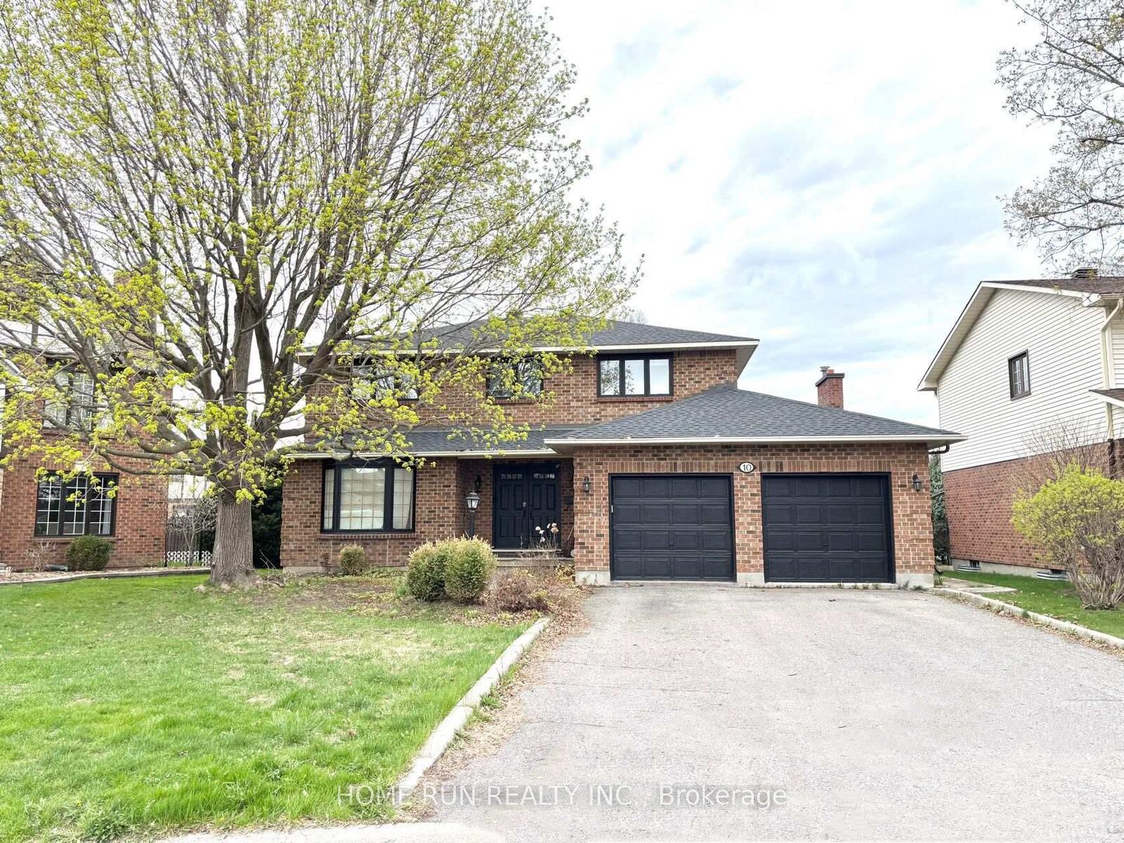 Property Photo: 10 Westchester Court ON K2J 3P9