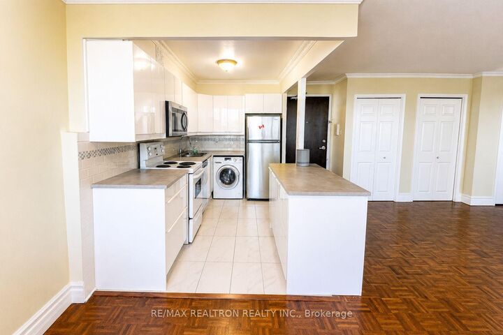 Property Photo: 5949 Yonge Street 304 ON M2M 3V8