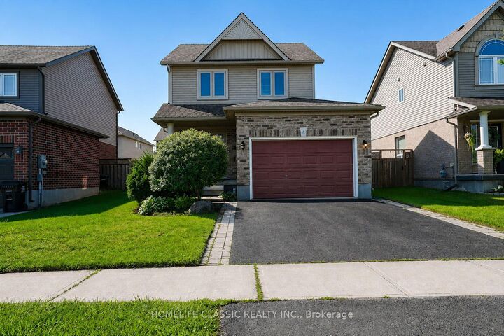 5 Irwin Crescent — photo 1
