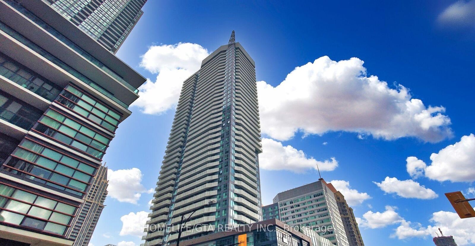 Property Photo: 4065 Confederation Parkway 1512 ON L5B 0L4