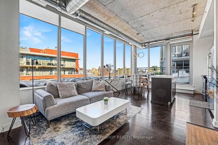 Property Photo: 360 McLeod Street 811 ON K2P 1A9