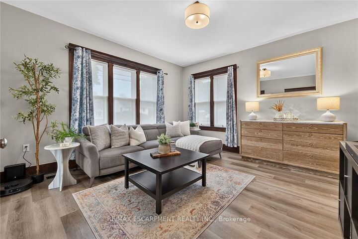 Property Photo: 176 Cross Street E ON N1A 1B8