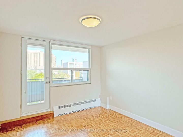 Property Photo:  666 Spadina Avenue 1408  ON M5S 2H8 