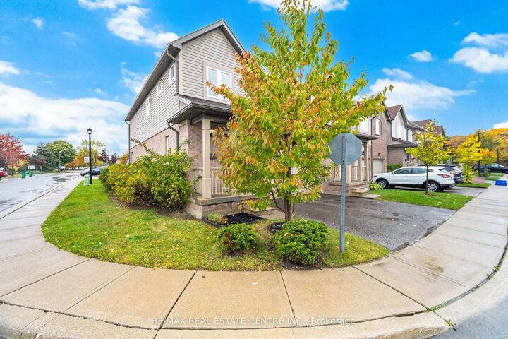 Property Photo:  5255 Guildwood Way 48  ON L5R 4A8 