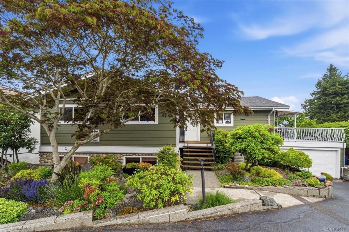 Property Photo: 2820 Cosgrove Cres BC V9S 3P6
