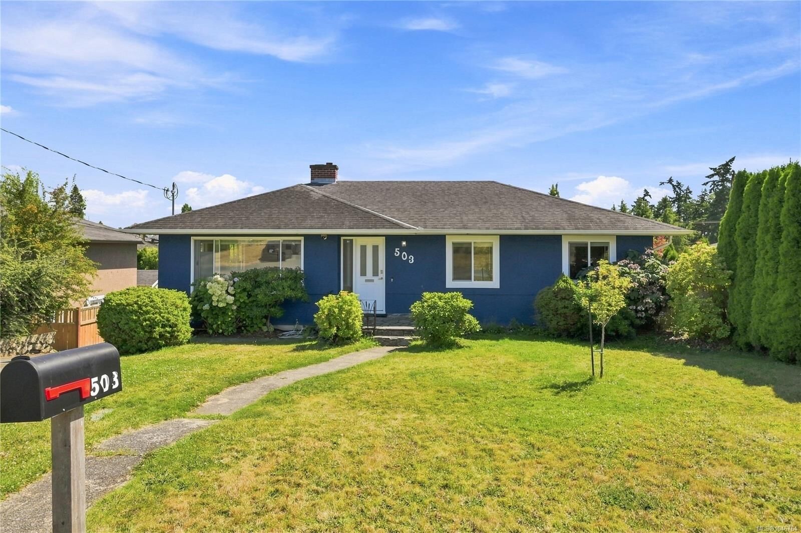 Property Photo: 503 Whiteside St BC V8Z 1Y3