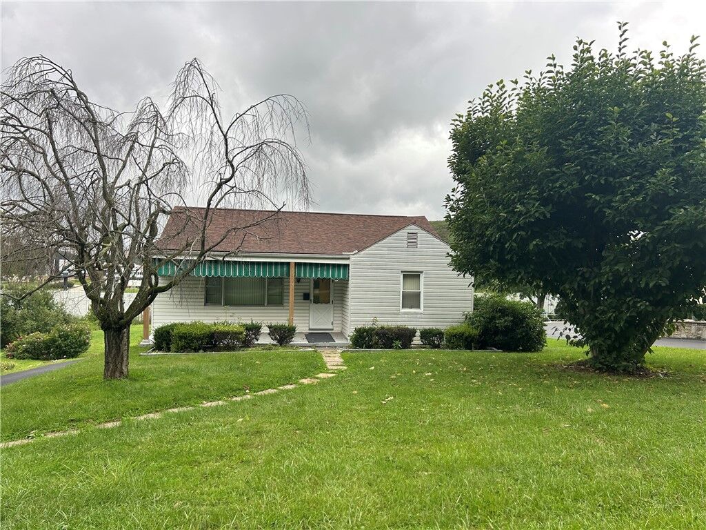 Property Photo:  423 Arona Rd  PA 15672 