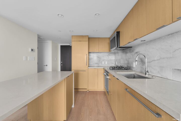 Property Photo: 8189 Cambie Street 2405 BC V6P 0G6
