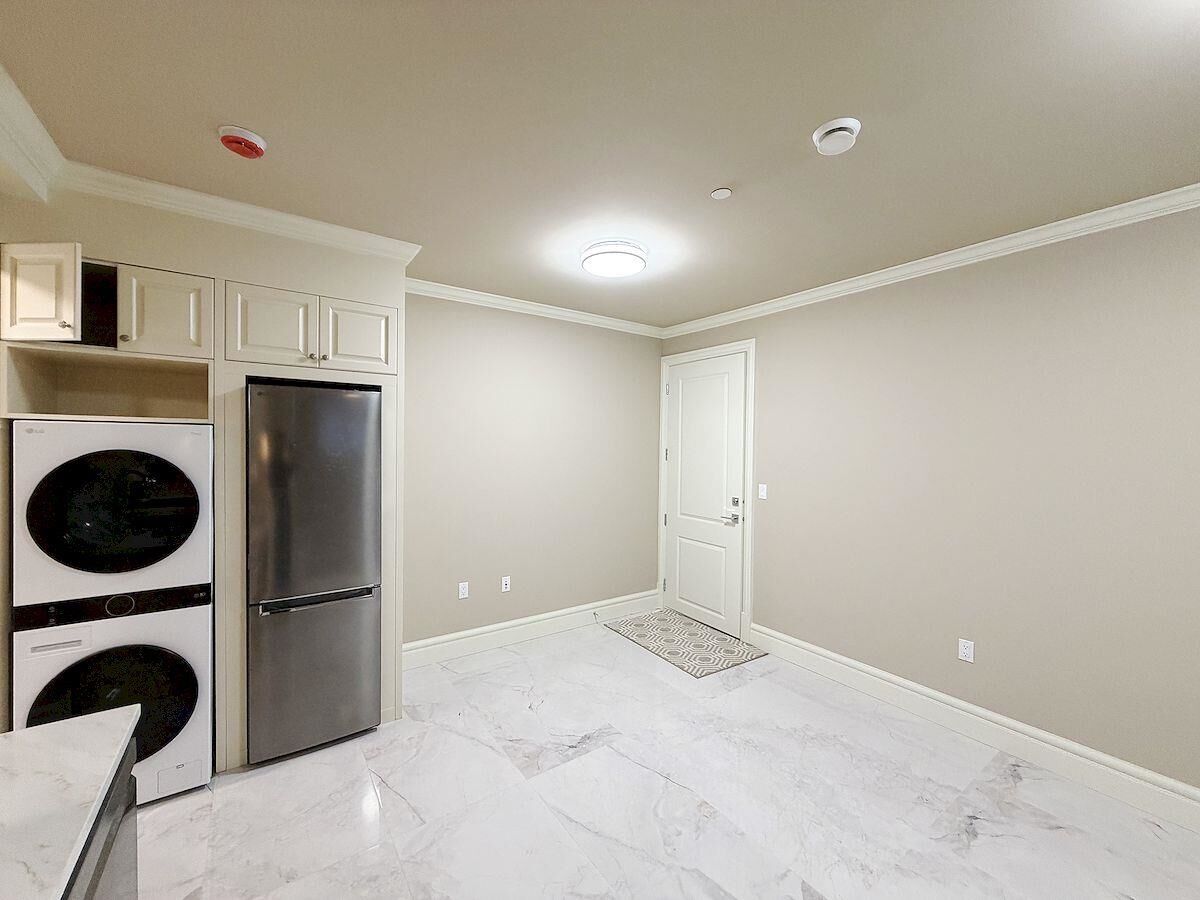 Property Photo:  38xx W 36th Avenue 2  BC V6N 2S5 