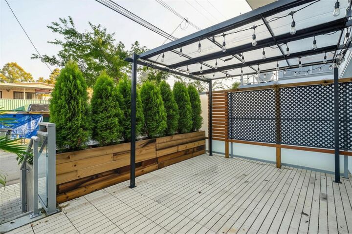 Property Photo: 2435 Kingsway 204 BC V5R 5G8