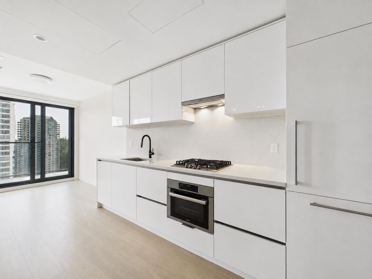 Property Photo: 5987 Wilson Avenue 1503 BC V5H 0L7