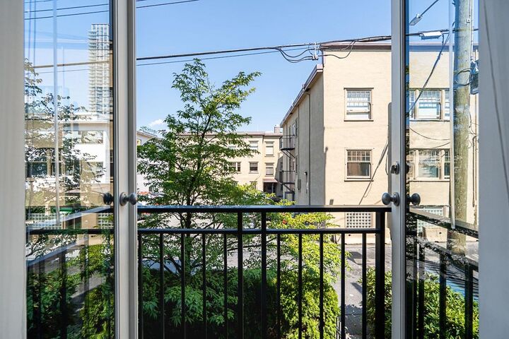 Property Photo: 1425 W 11th Avenue 1 BC V6H 1K9