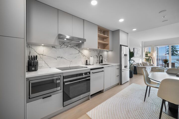 Property Photo:  422 E 3rd Street 454  BC V7L 0K1 