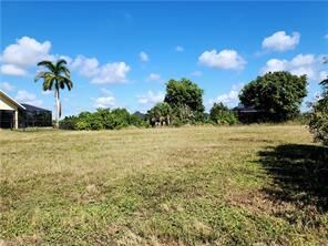 Property Photo: 617 NW 14th St FL 33993