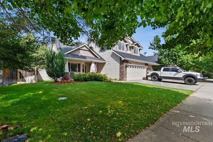 Property Photo: 985 N Shadowridge Ave ID 83616