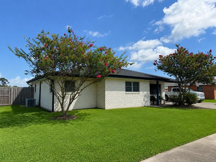 Property Photo: 114 Bellaire Drive LA 70360