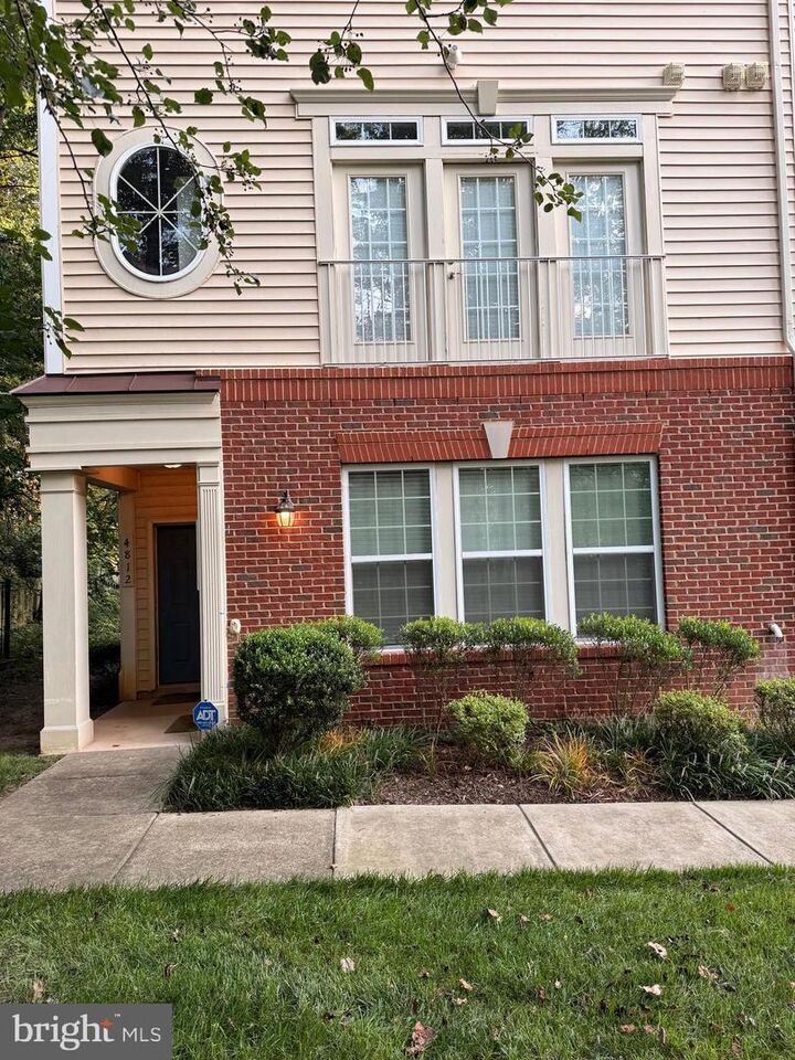 Property Photo:  4812 Dane Ridge Circle  VA 22193 
