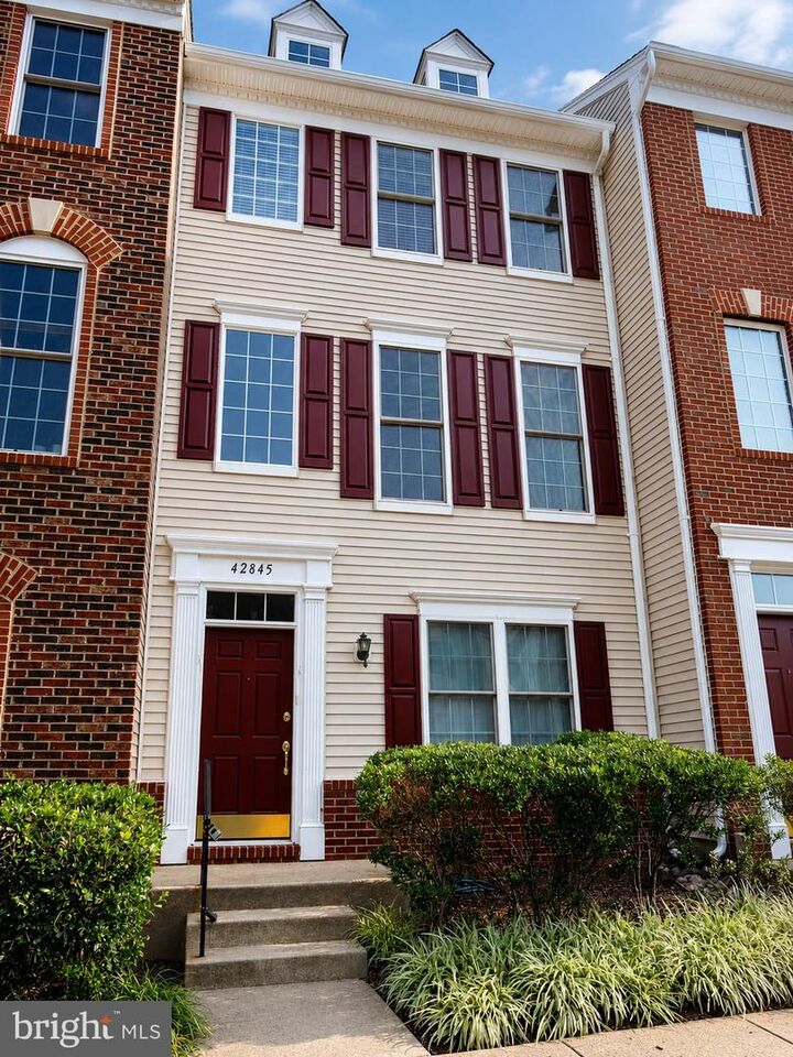 Property Photo:  42845 Sykes Ter  VA 20152 