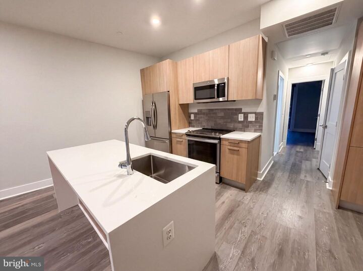Property Photo: 1108 S Highland Street 2 VA 22204