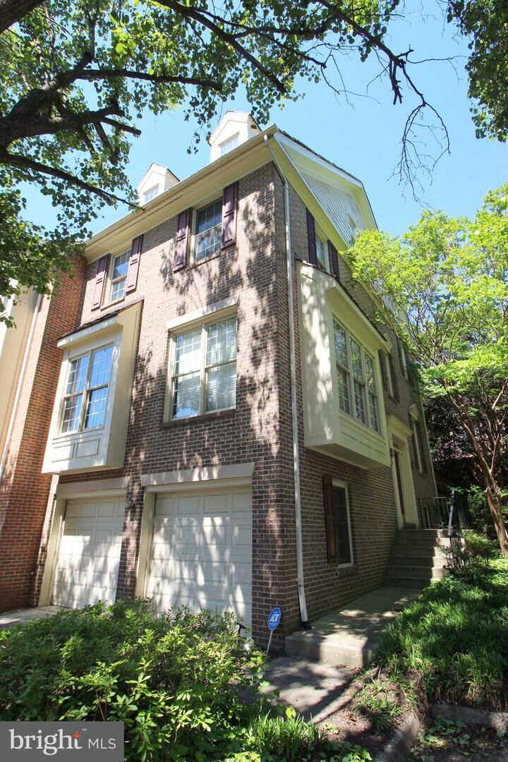 Property Photo:  6032 Kelsey Court  VA 22044 