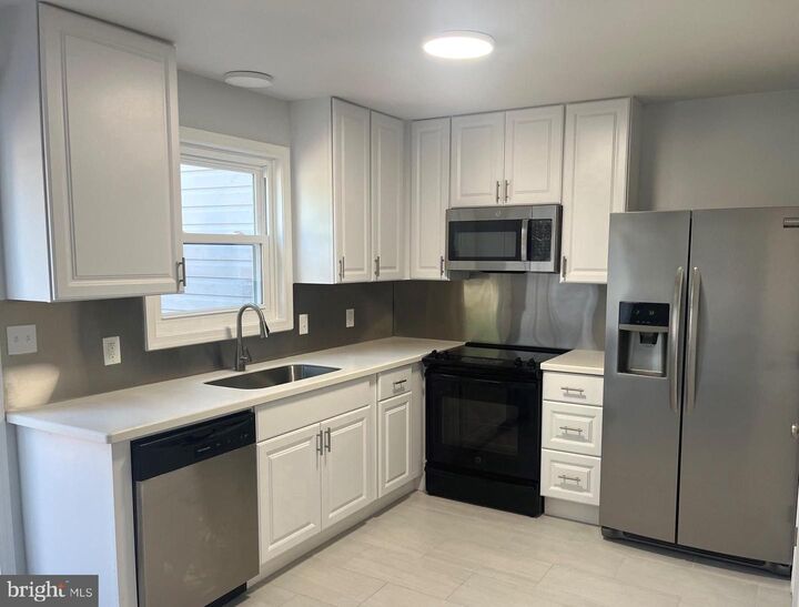 Property Photo:  404 Cardinal Road  PA 17543 