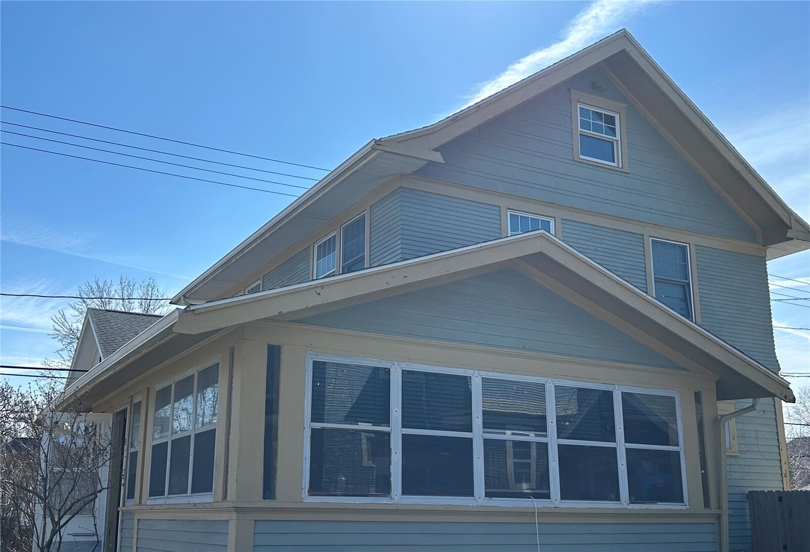 Property Photo:  335 SE 19th Street  IA 52403 