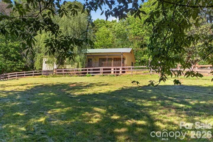 Property Photo: 3205 Collinsville Road NC 28722
