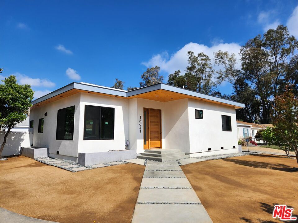 Property Photo: 16641 McCormick St CA 91436