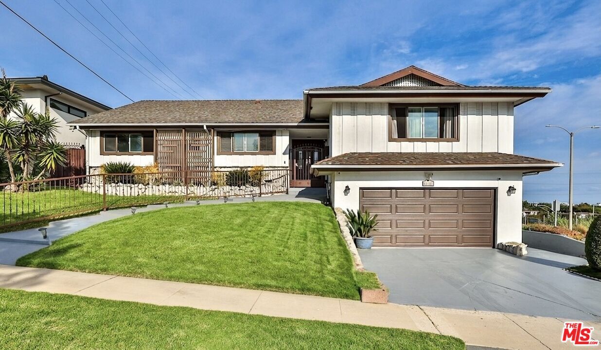 Property Photo:  5720 S Chariton Ave  CA 90056 