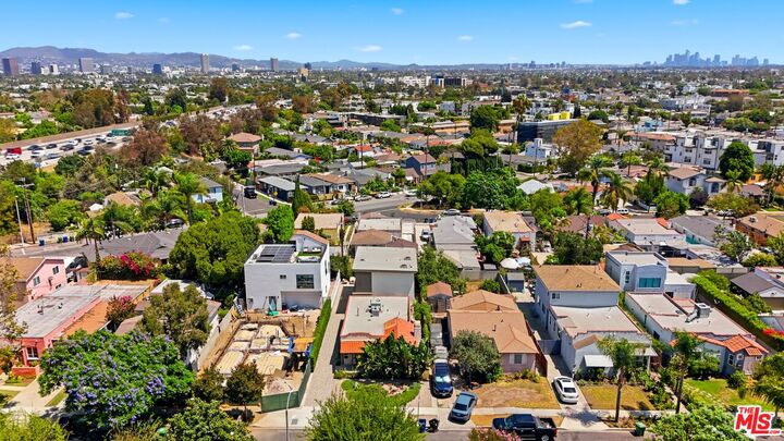 Property Photo:  3130 Hutchison Ave  CA 90034 
