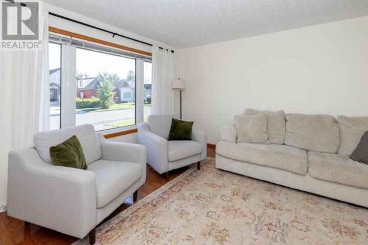 Property Photo:  115 Mary St E  ON P7E 4J6 