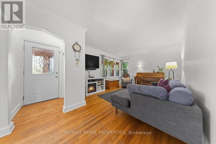 Property Photo: 1273 Thames Street ON K1Z 7N1