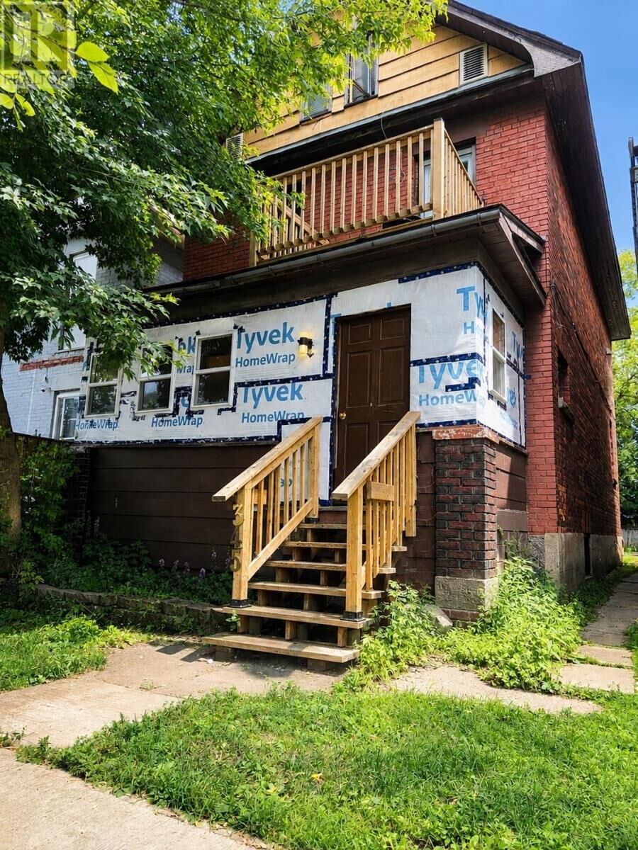 Property Photo:  345 Syndicate Ave N  ON P7C 3W4 