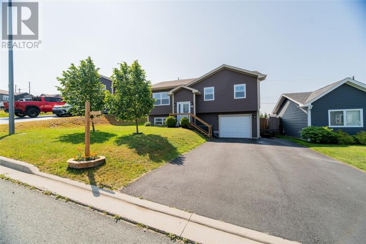 11 Heidi Crescent — photo 1