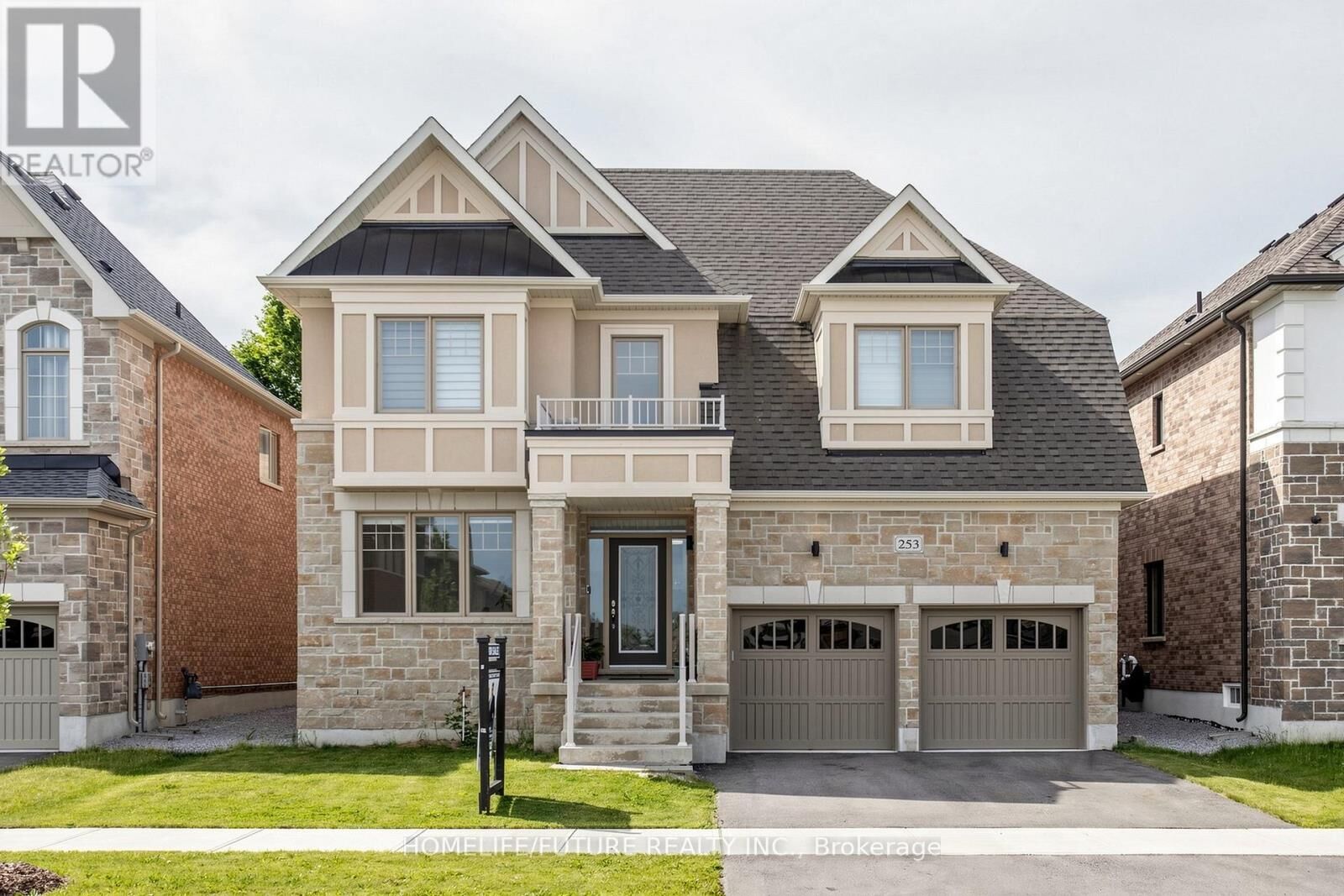 Property Photo: 253 Danny Wheeler Boulevard ON L4P 0J9