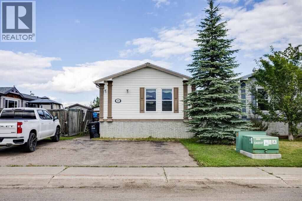 Property Photo:  125 Elm Street  AB T9K 0J9 