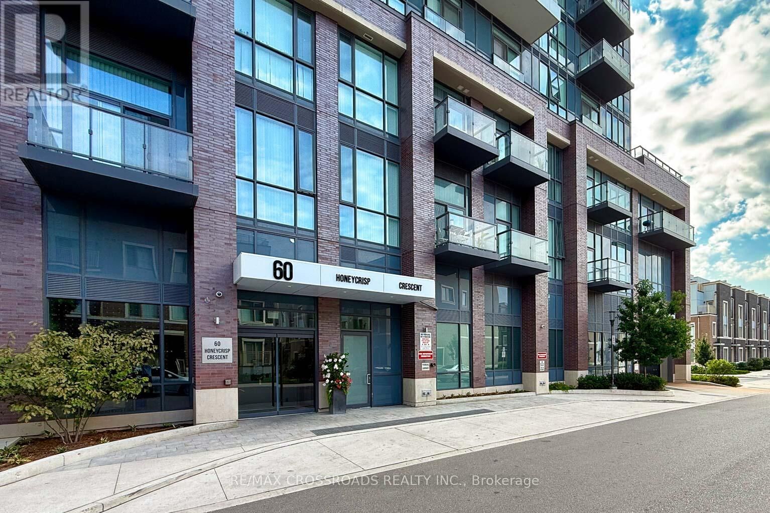 Property Photo:  60 Honeycrisp Crescent 917  ON L4K 0N5 