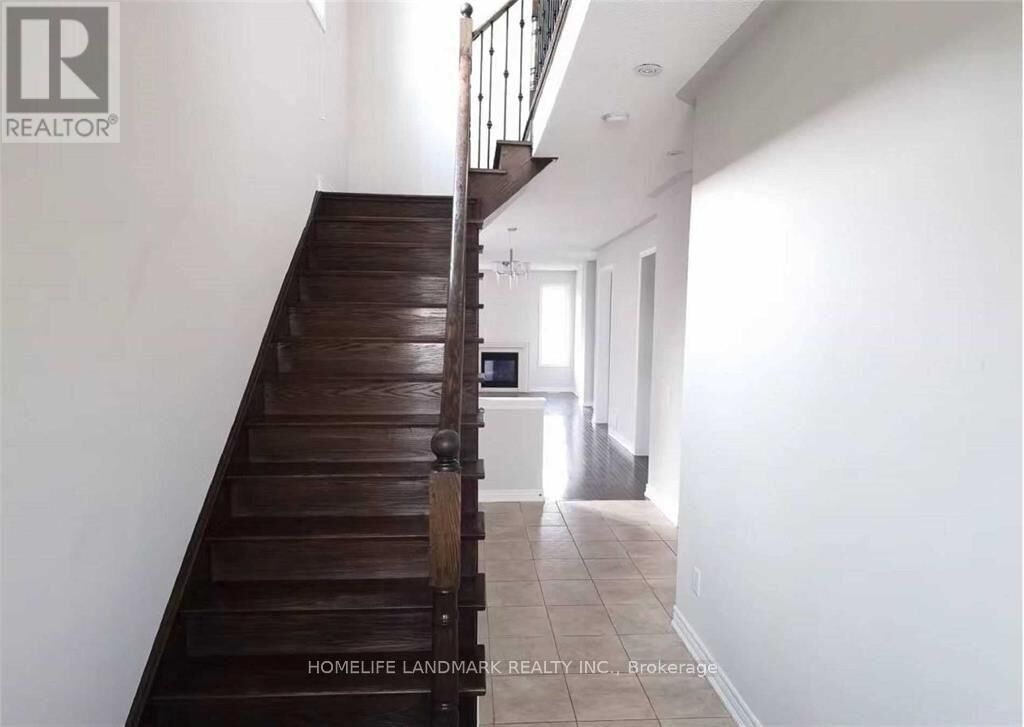 Property Photo: 77 Reynolds Crescent ON L4G 0J1