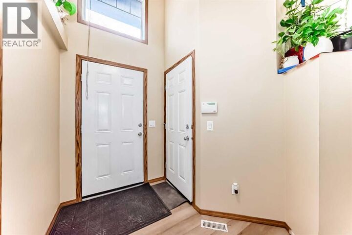 Property Photo: 30 Covehaven View Northeast AB T3R 1S6