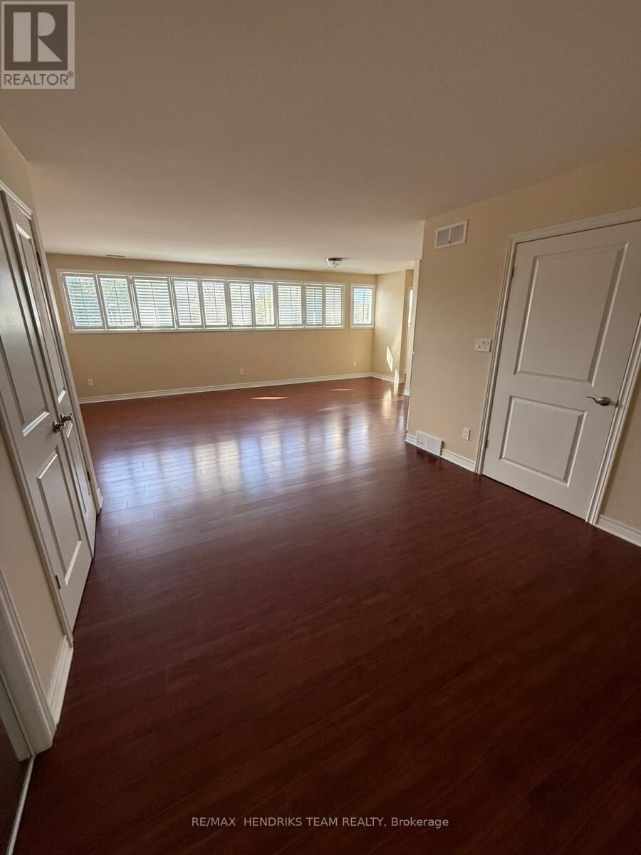 Property Photo:  320 Vine Street 2B  ON L2M 4T3 