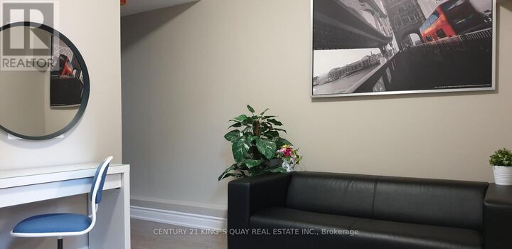 Property Photo:  626 Yonge Street Ul  ON M4Y 1Z8 