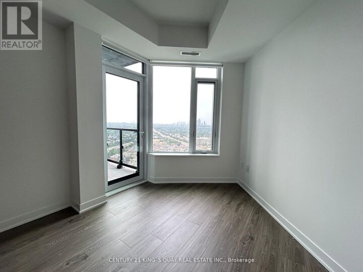Property Photo:  2495 Eglinton Avenue West 2001  ON L5M 2T2 